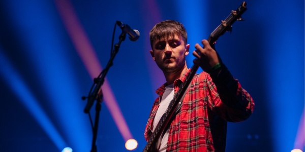 O Du Ôl Y Sgrin I Flaen Y Llwyfan